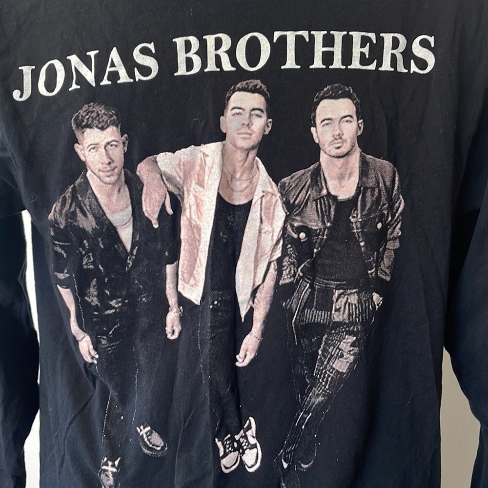 JONAS BROTHERS Tour 2023   Long Sleeve size MEDIUM  T- Shirt